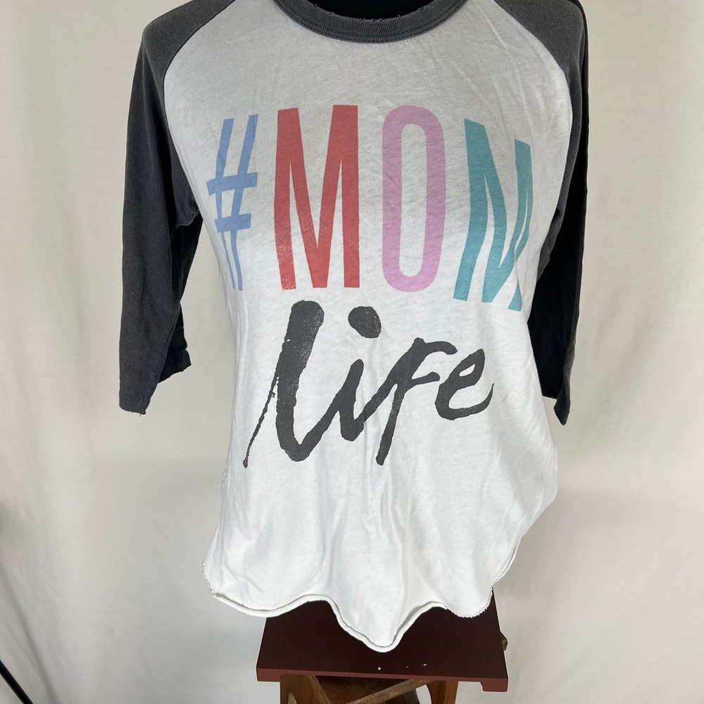 Junk Food "Mom Life" tee shirt size large